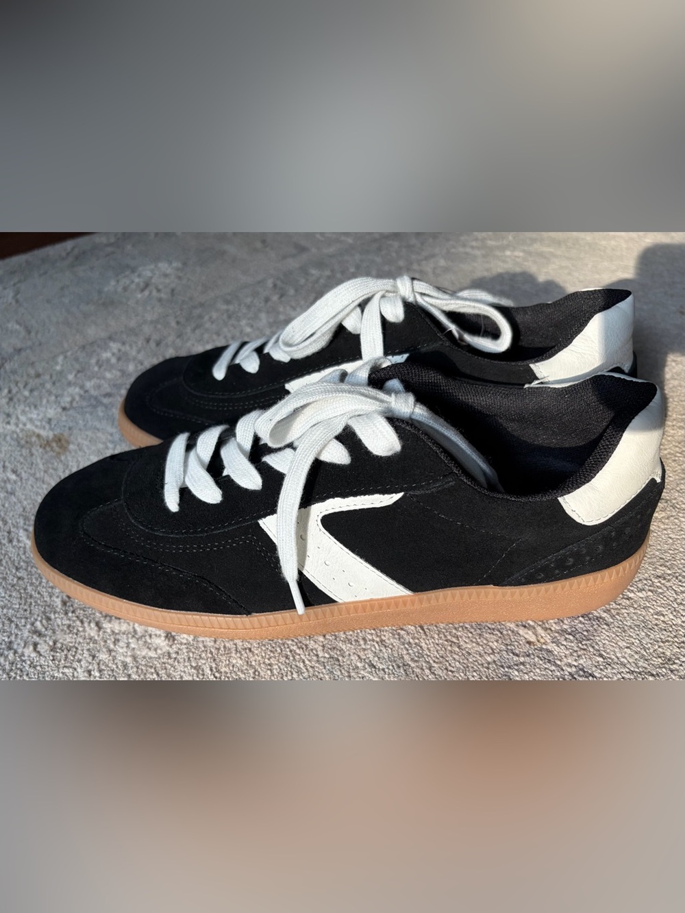 NWOB Blondo Remmie waterproof black suede sneakers size 8.5 eomens